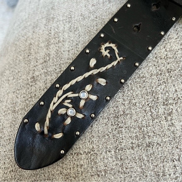 Western inspired leather belt - Picture 6 of 13